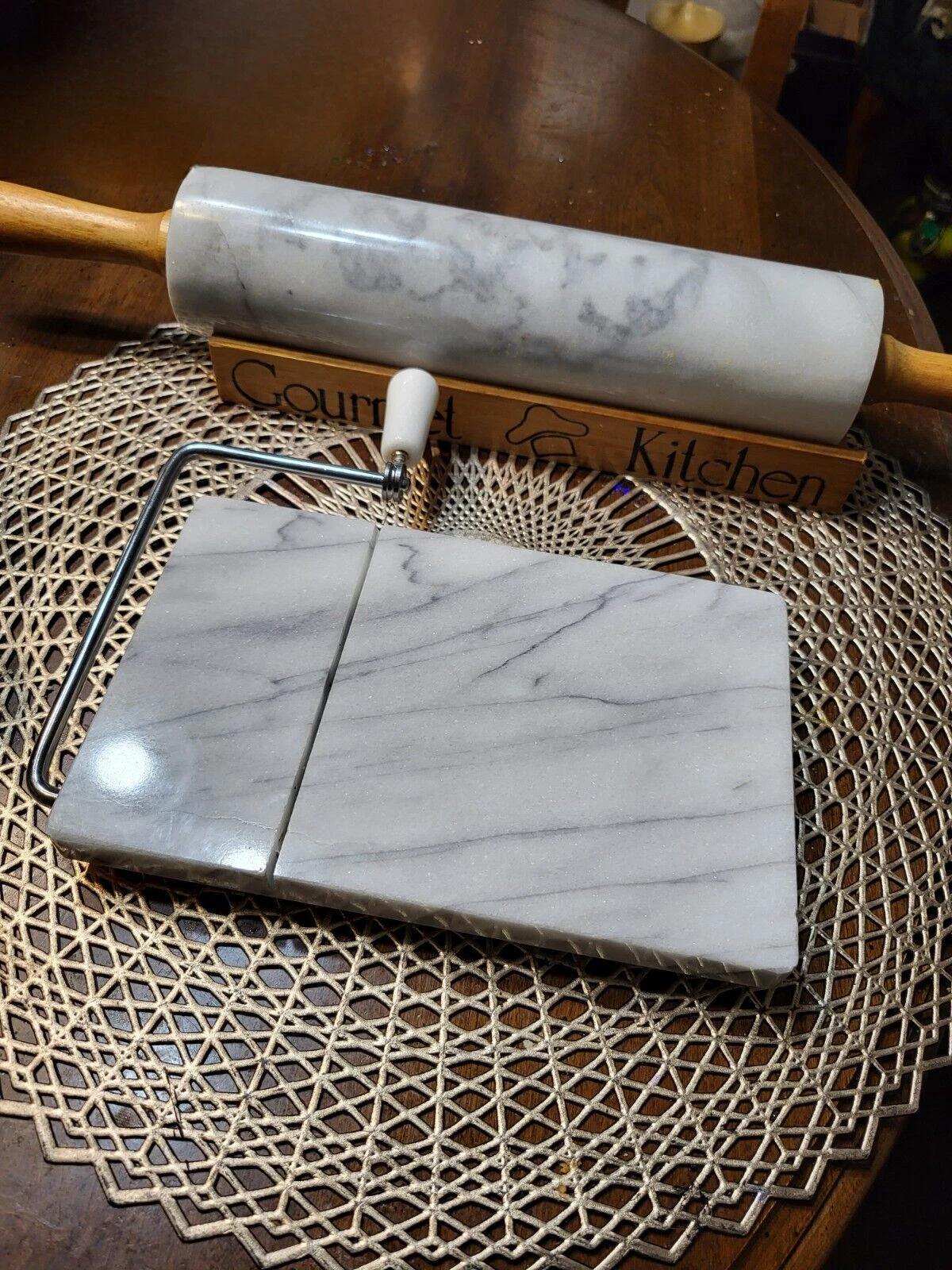Rolling pin with matching marble cheese slicer,(L6)