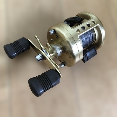 Shimano 01 Calcutta Conquest 101 XT Baitcastrolle Angelrollen Doppelachse