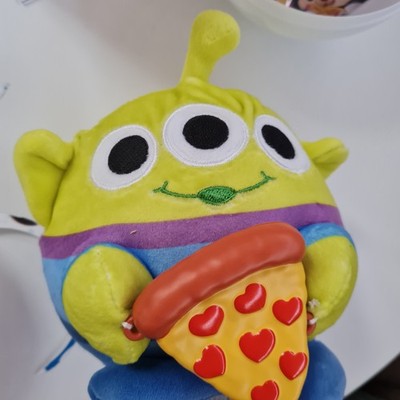 Disney ZURU Snackles - Mystery Plush | Toy Story ALIEN with Pizza Slice