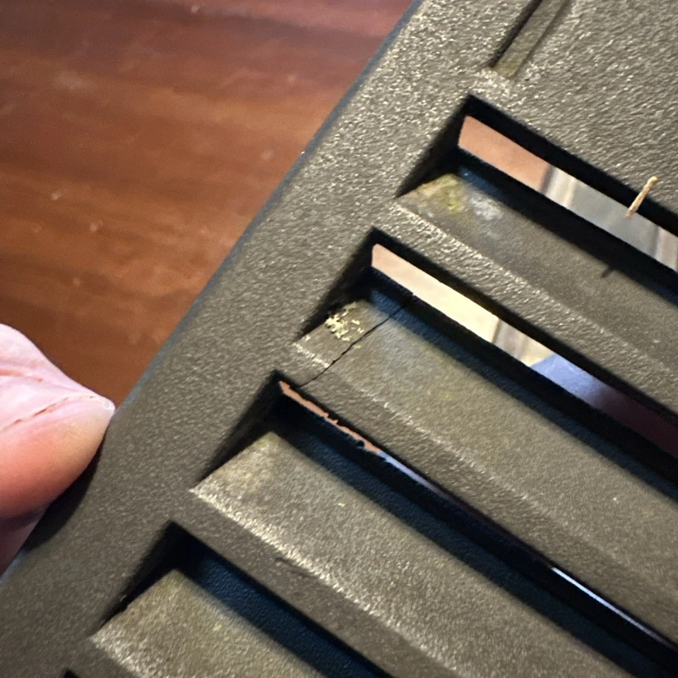 86-92 OEM Jeep Comanche MJ B-Pilar Exterior Cabina Ventilación Cubiertas Repuesto Foto 3 de 3