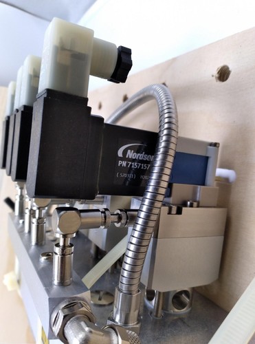 Nordson 7566582 Speed-Coat® Hot Melt Applicator W/4 Modules - Picture 2 of 5