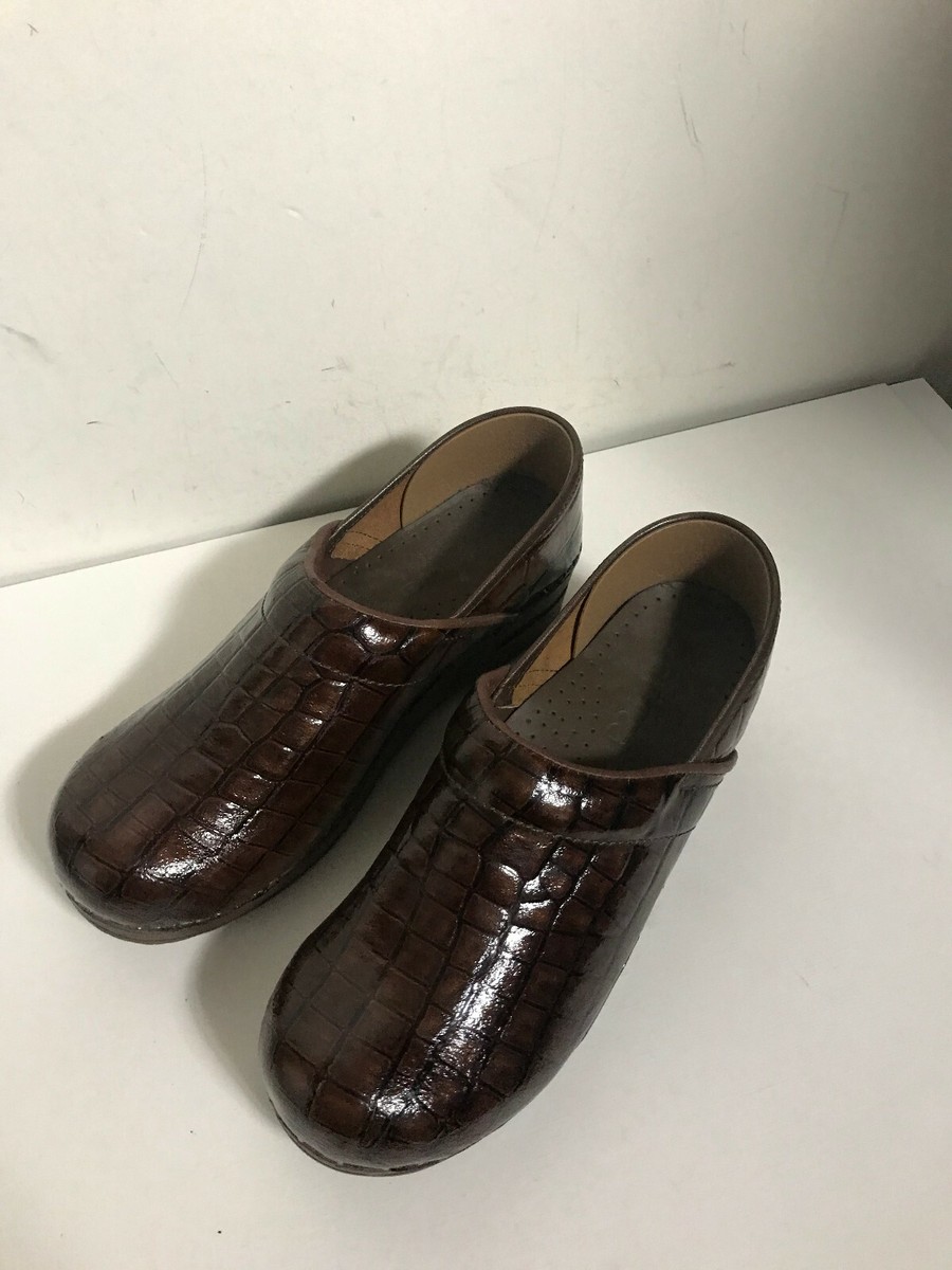Sanita Brown Shoes Croc Embossed Leather Danish Clogs European Size 39
