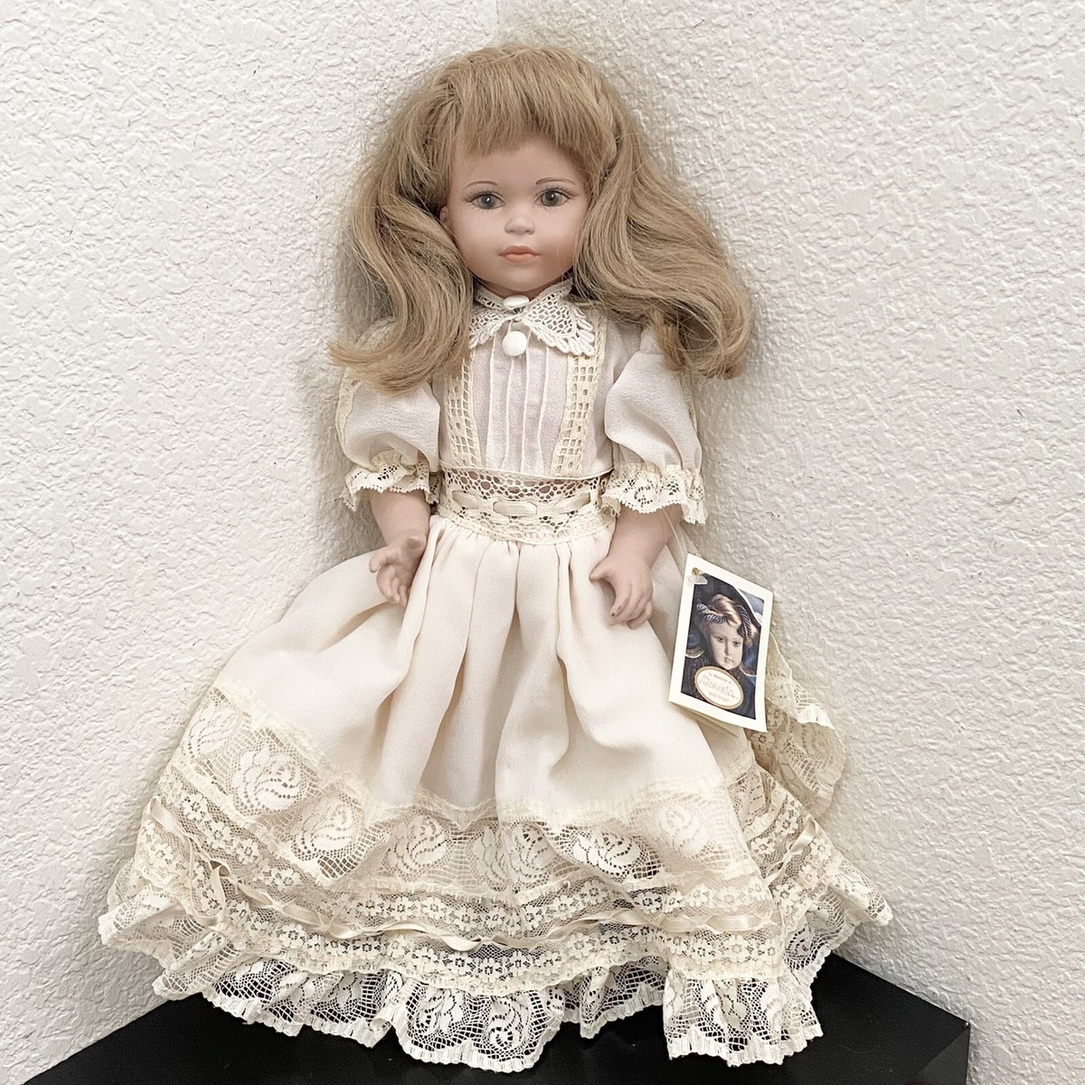 Vintage 1997 Le Bambole Di Arianna EVELINA Bisque Porcelain Doll