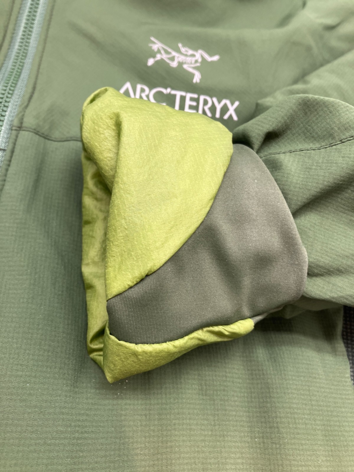 ARC'TERYX Atom AR Hoody S Khaki Men - Authentic Japanese Style image 10
