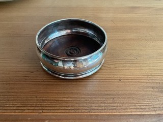 Sottobicchiere bottiglia vino argento marcato