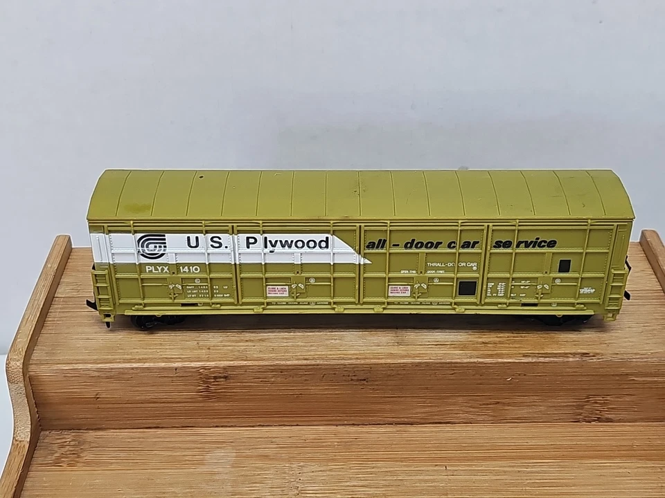LIFE-LIKE US PLYWOOD 51’ THRALL DOOR BOX CAR PLYX-1410 HO SCALE - Image 2 of 4