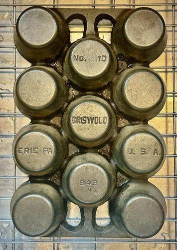 Vintage Griswold Cast Iron No. 10 949B Muffin Pan Made In Erie Pa