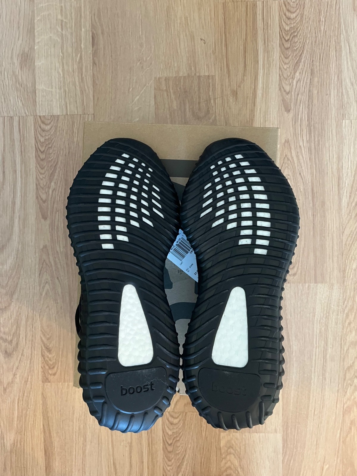 Adidas Yeezy Boost 350 V2 Onyx - Size 10.5 - brand new, never worn thumbnail 3