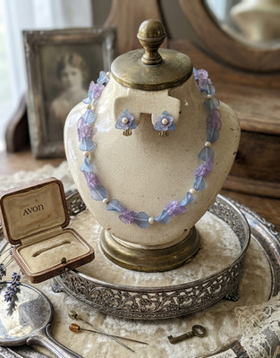 Avon Pastel Frosted Pearl Floral Beaded 18'' Necklace Clip On Earrings Set E10