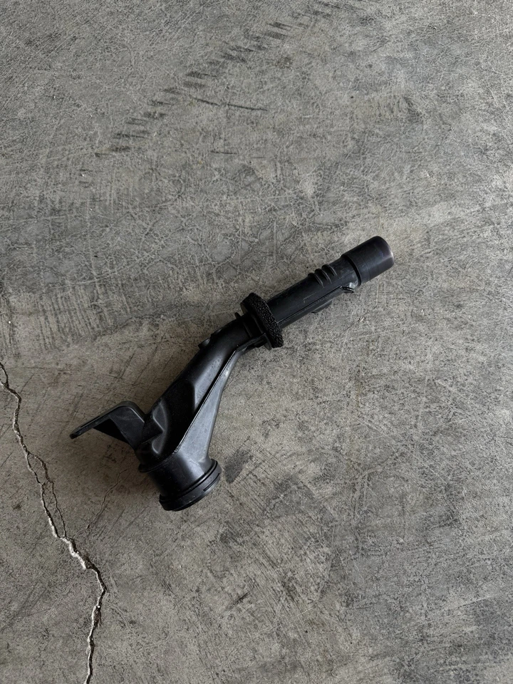 Cadillac CT5 2020-2024 2,0 L PCV cárter manguera de tubo de ventilación | GM 84562346 Foto 3 de 4