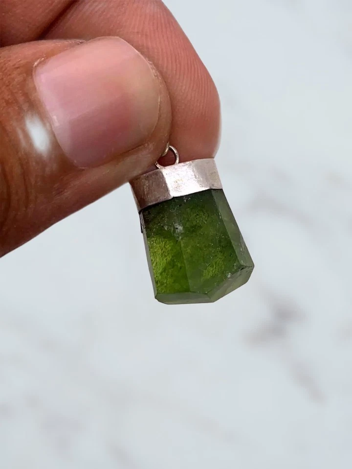 Outstanding Natural Gemstone Green Peridot Pendant 925 Sterling Silver Pendant - Image 3 of 4