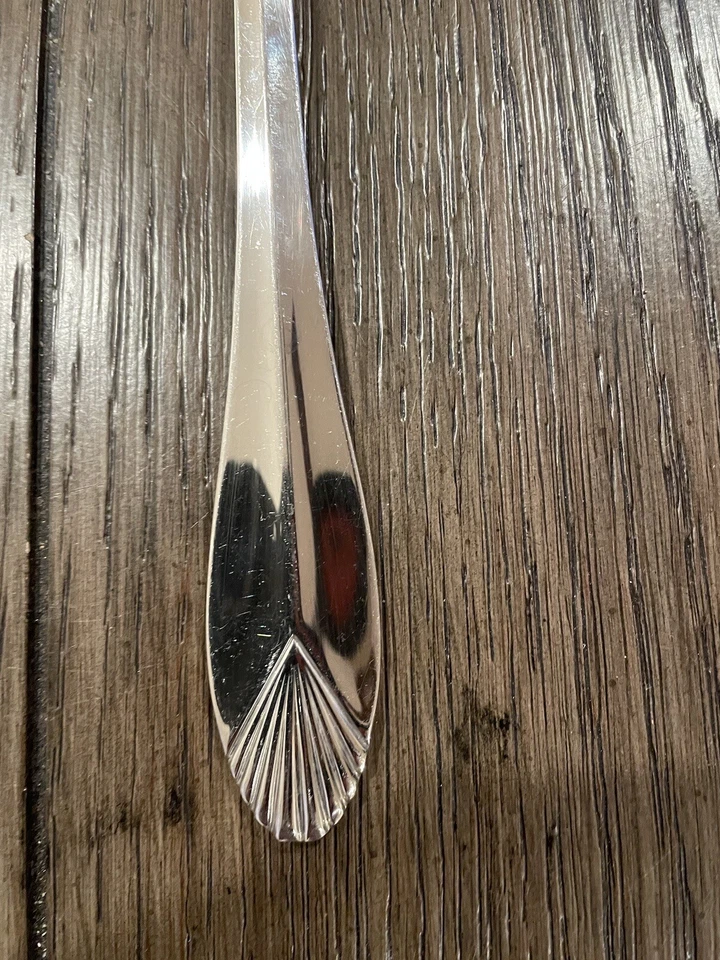 VENTILADOR DE CUBIERTOS SAFRANO HERETAGE MINT LTD / PUNTA DE PLUMA TENEDOR DE ENSALADA RANURADO GRANDE Foto 4 de 4