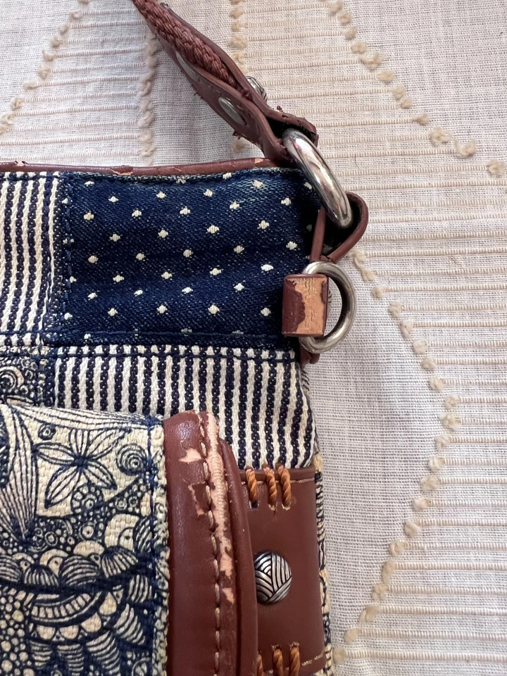 Sakroots Crossbody Bag Navy Blue Boho Artist Circle Floral Cottagecore Purse - Image 4 of 4