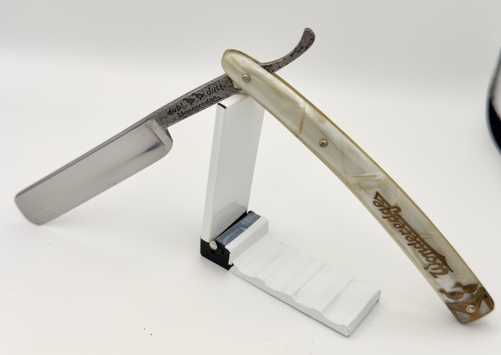 Vintage Dubl Duck Pearlduck 9/16 Round Point Wonderedge Straight Razor