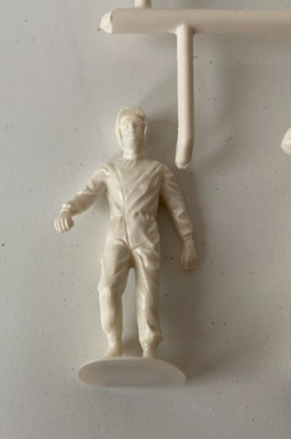 Original MRRC / Monogram Unpainted Driver Running 1/32 Figur - Neu