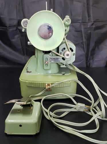 Singer Sewing Machine Green Portable - Picture 4 of 8