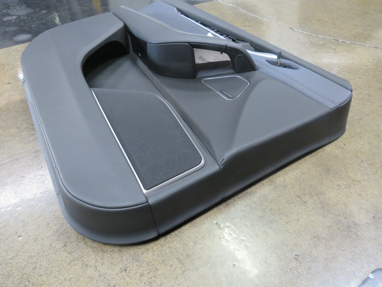 Maserati Levante, LH, Front Door Trim Panel, Cloth/Leather, Used, P/N 670097659