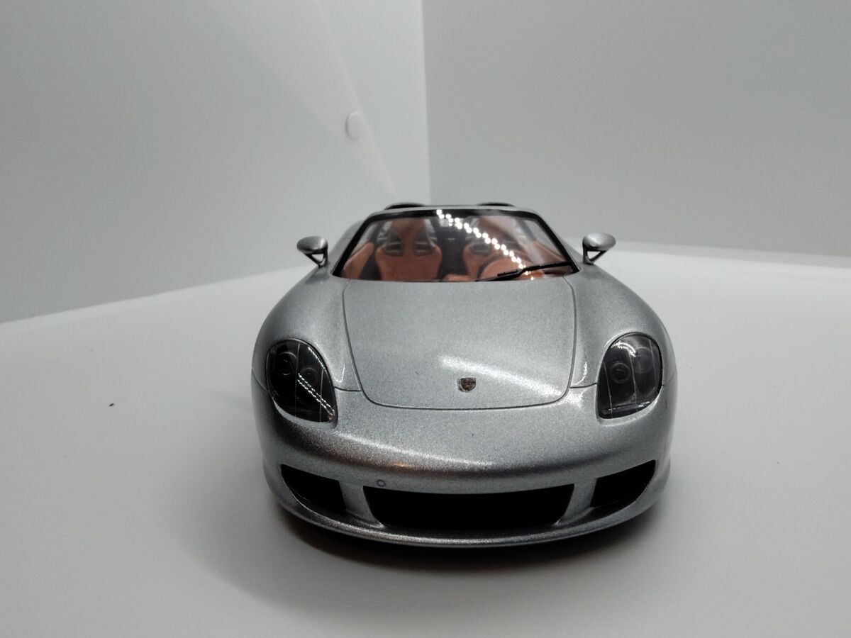 Porsche Carrera GT Dealer Edition 1:43 Scale Model - No Box Porsche Carrera GT Dealer Edition 1:43 Scale Model - No Box