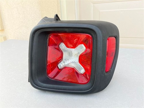 2015-2018 15 16 17 18 Jeep Renegade Sport Tail Light OEM - Picture 4 of 12