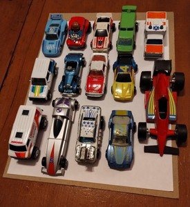 VINTAGE MATCHBOX CARS & HOT WHEELS LOT (USED..WITH WEAR) & TOOTSIE TOY INDY CAR