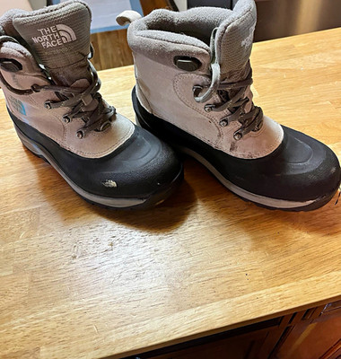 The North Face Chilkat PrimaLoft Waterproof Ankle Snow Boots Gray/Black 8.5