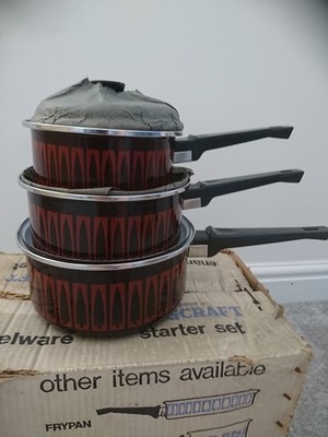 Vintage MCM Scandi 3er Set graduiertes Porzellan emaillierter Stahl Kochtöpfe & Deckel Brandneu in Box