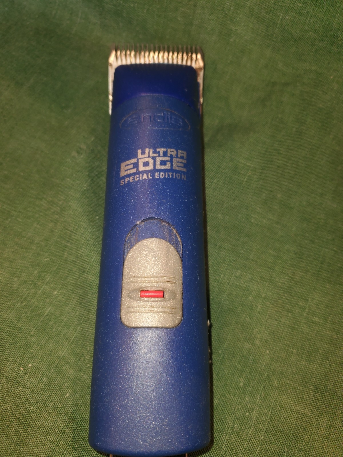 Andis AGC2 Ultra Edge 2-Speed Grooming Clipper Blue w/ Blade