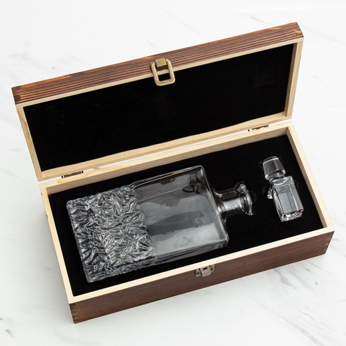 Indianapolis Colts – Full Color Logo Football Decanter Set with Rustic Wood Box - 第 7/10 張圖片