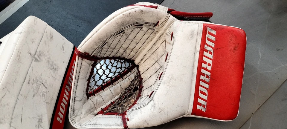 Warrior Ritual Gt Pro Sr. Glove and Blocker Red/white/black - Image 2 of 4