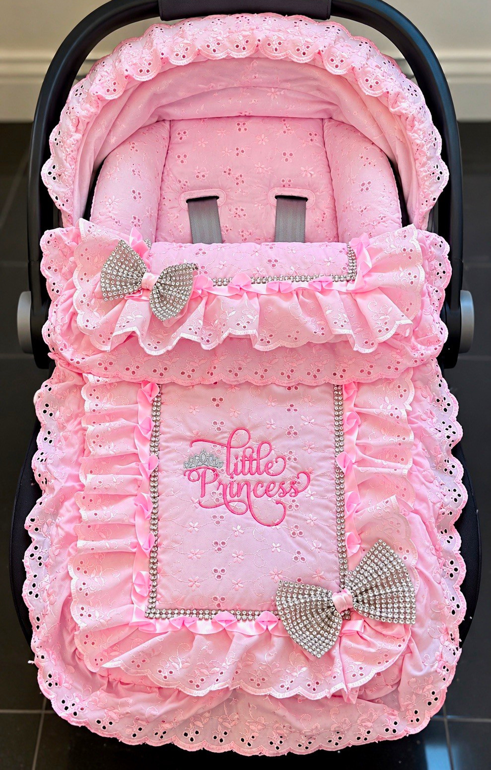Poggiapiedi seggiolino auto Romany Baby Princess rosa universale Frilly Cosytoes