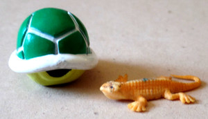 2 Vintage Tiny TURTLE SHELL & LIZARD Toys