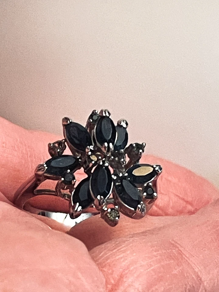 Anillo de Cóctel Talla 8.5 Azul Navette Cristales Racimo Plateado Dimensional Foto 4 de 4