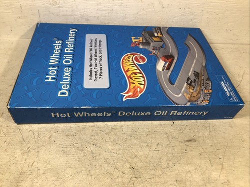 Hot Wheels World Deluxe Oil Refinery Play-set New In Box Factory Sealed 2 Trucks - Picture 15 of 16