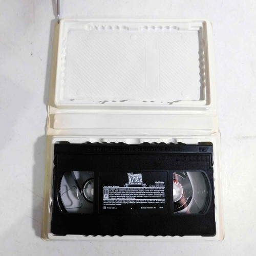 Winnie the Pooh Sing a Song with Pooh Bear VHS Disney Clamshell With Inserts - Picture 3 of 3