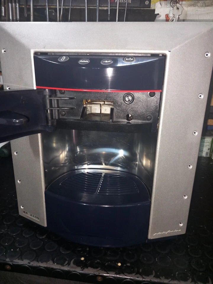 MACCHINA DA CAFFÈ IN CAPSULE "LAVAZZA EP2100" PININFARINA "USATA" (RIGENERATA) - Bild 2 von 4