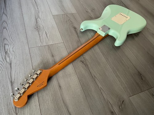 2008 Fender Classic Series 50s Stratocaster in Surf Green - Picture 6 of 21