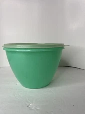 Vintage Used  Tupperware #679-11 Jadeite Crisp It Lettuce Keeper With Lid  