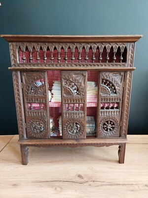 ANCIENNE ARMOIRE A Poupee En Bois - Maison De Poupees Miniature - Mobilier EUR 49,00 - FR