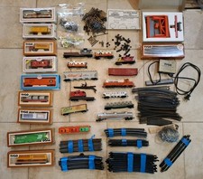 HO Scale Model Train HUGE Lot: 22 Cars Cabooses Tyco Power  90 Track Pieces Set