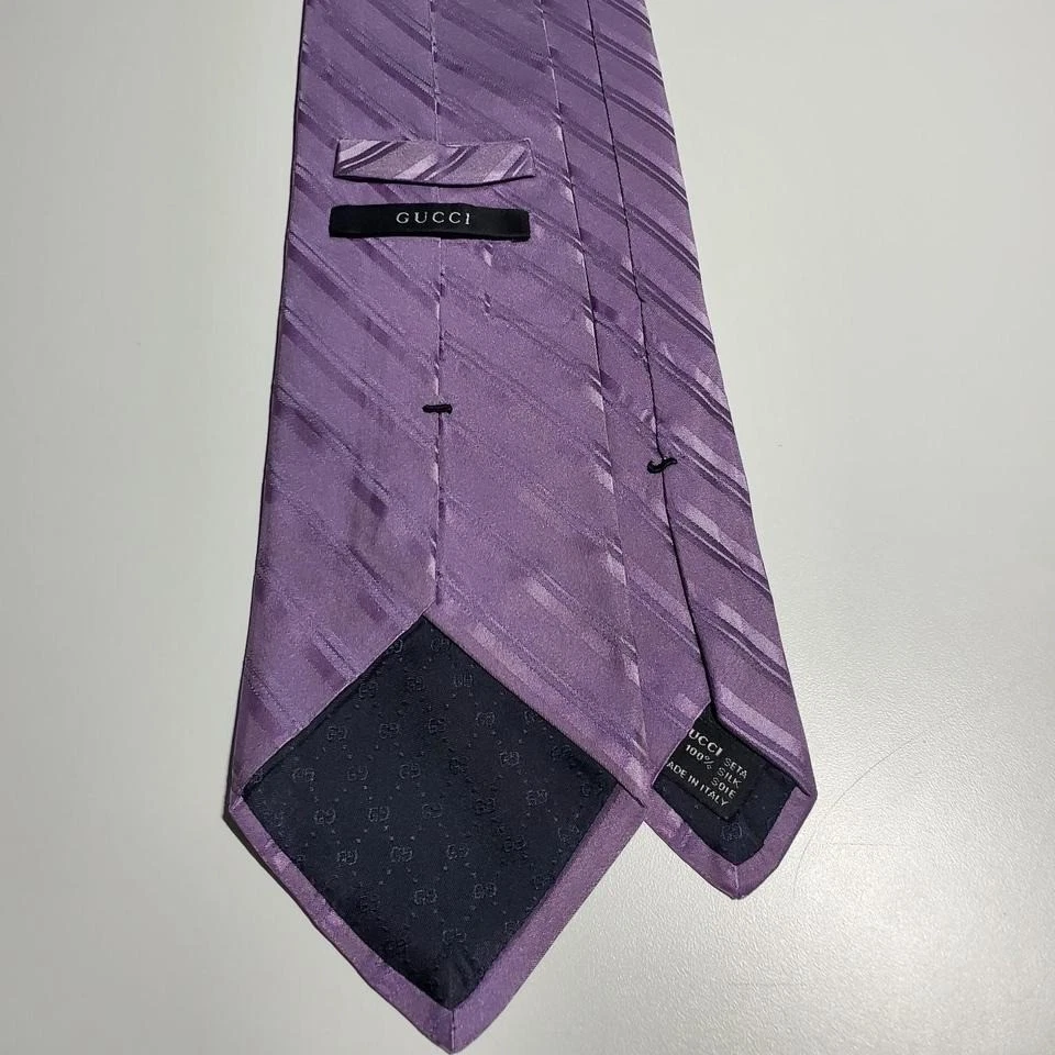Gucci Y2K de la década de 2000 100 % seda púrpura metálico claro con rayas Repp Foto 3 de 4