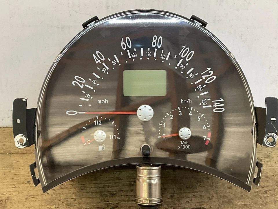 Volkswagen Beetle 1999 cuadro de instrumentos montaje OEM kilometraje 137900 Foto 2 de 4