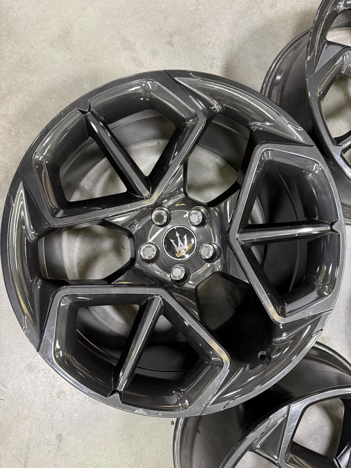 Maserati MC20 Factory wheels 20" Birdcage Glossy Dark Miron