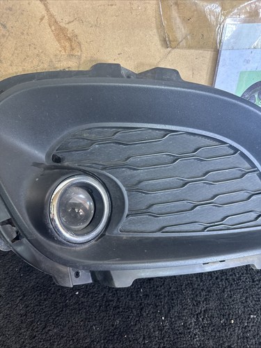 2012-2017 KIA RIO MK3 O/S RIGHT DRIVER SIDE FOG LIGHT GRILL TRIM 86584-1W200 - Picture 3 of 7