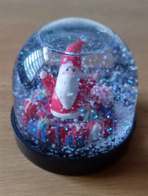 IKEA VINTERFINT Schneekugel Weihnachten Weihnachtsmann Geschenke