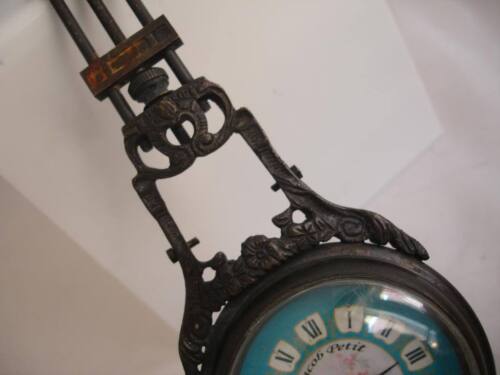Reloj péndulo. Metal pavonado. Esfera color. Carga manual. 17 gemas. Años 70 - Imagen 4 de 7