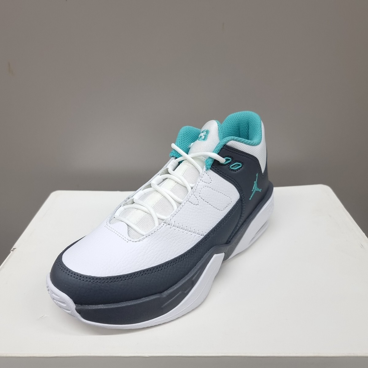 jordan max aura 2 neptune