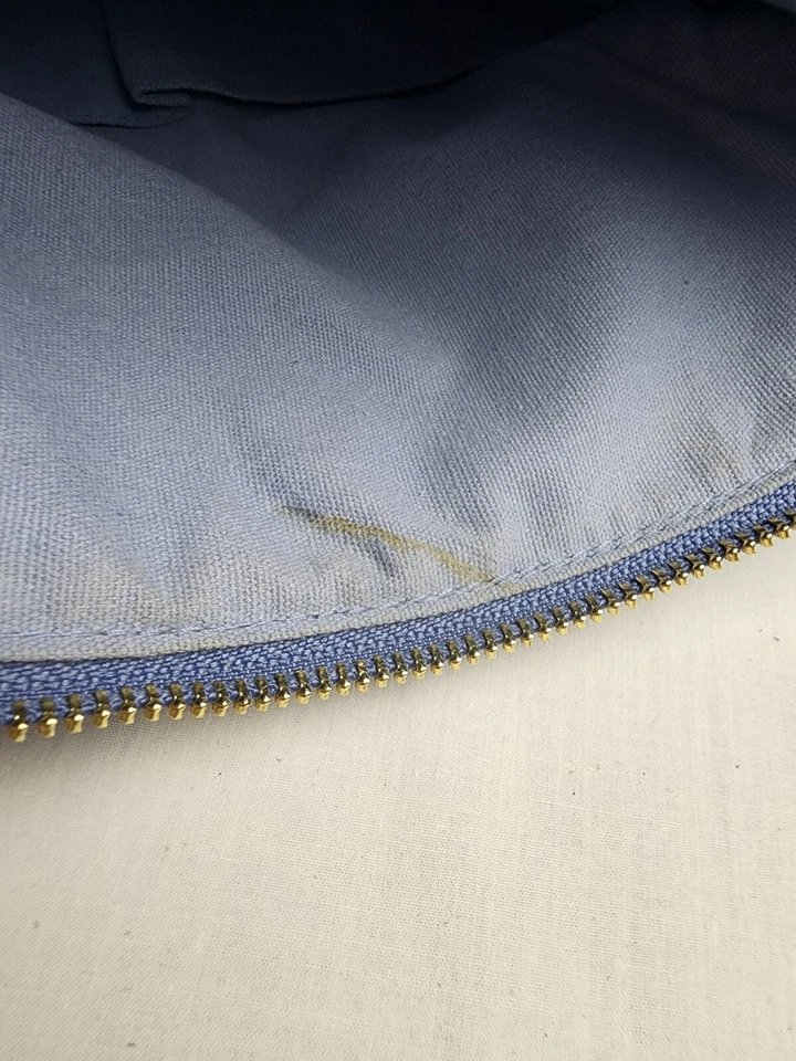 Bolso plegable de cuero elegante con borla JOY & IMAN en periwinkle Foto 3 de 4