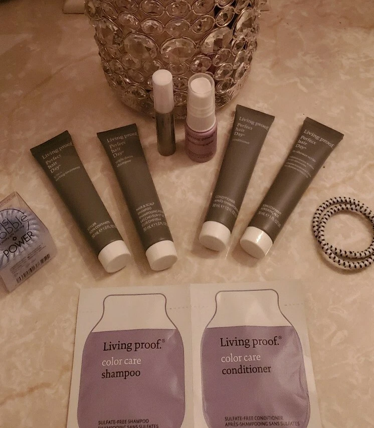 Lote de viaje Living Proof de 10 piezas con muestras gratis y lazos para el cabello *** Foto 3 de 4