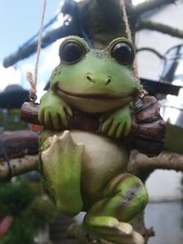 Frosch Deko Figur hängend Frösche 15cm lebensgroß Amphibien Garten Figur NEU