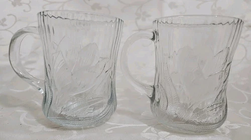 Arcoroc Canterbury Crocus Glass Coffee Tea Mugs Set of 2 Raised Floral 4" Tall